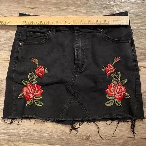 Urban Heritage Mini Skirt  - Picture 2 of 3